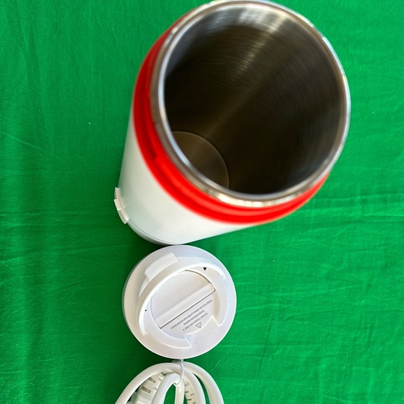 White Travel thermos with Red Accent - Picture 3 of 8
